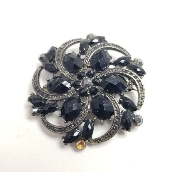 Vintage Black Rhinestone Flower Brooch, Retro Spiral Design, Estate - Picture 2 of 7